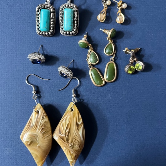 LOT of SIX PAIRS of COLORFUL BEAUTIFUL FASHION JEWELARY EARINGS - Picture 2 of 3